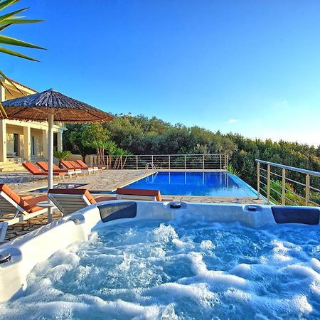 Beachfront Villa Seasun By Posarellivillas Ájosz Szpirídonasz Kültér fotó