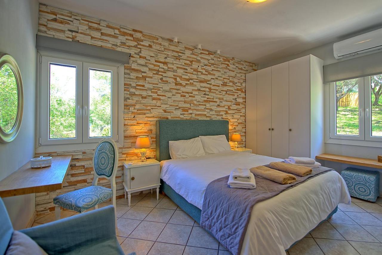 Beachfront Villa Seasun By Posarellivillas Ájosz Szpirídonasz Kültér fotó