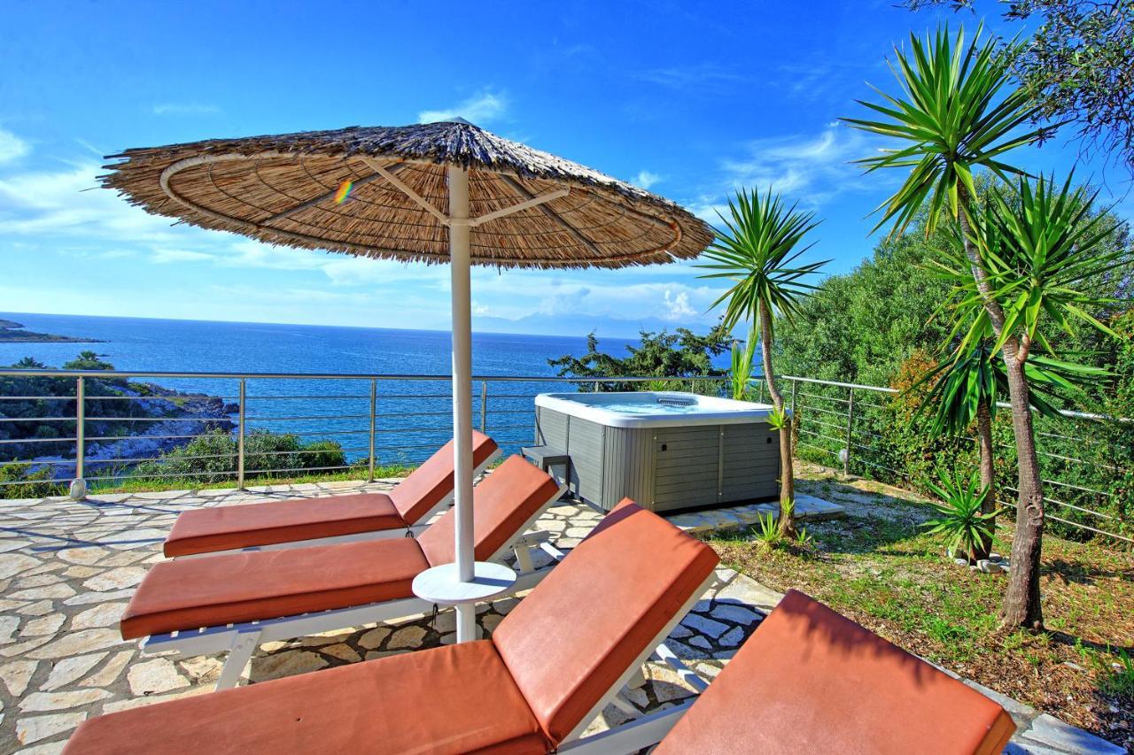Beachfront Villa Seasun By Posarellivillas Ájosz Szpirídonasz Kültér fotó
