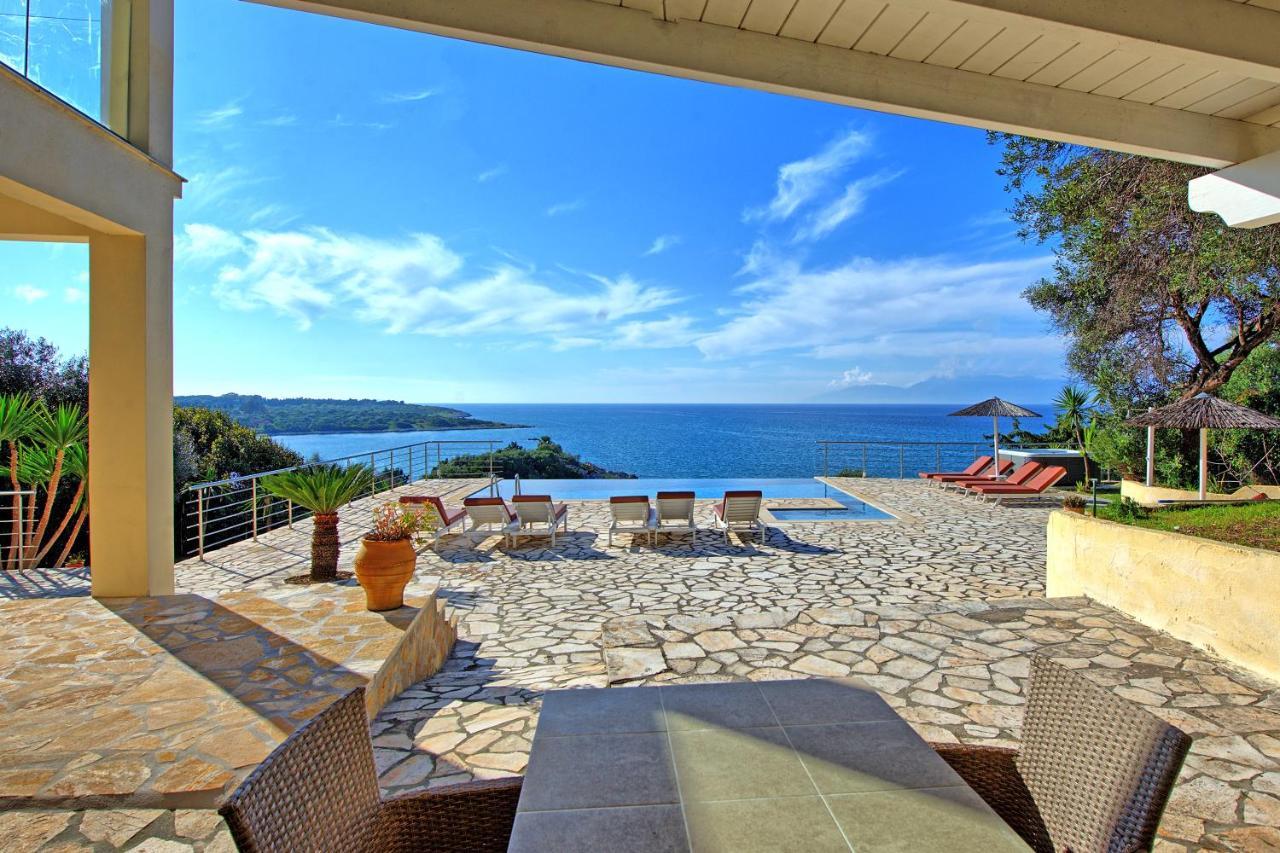 Beachfront Villa Seasun By Posarellivillas Ájosz Szpirídonasz Kültér fotó
