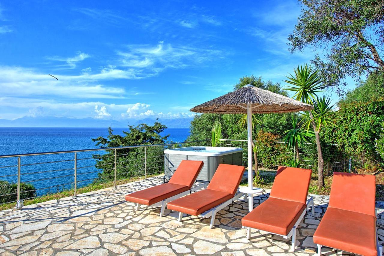 Beachfront Villa Seasun By Posarellivillas Ájosz Szpirídonasz Kültér fotó