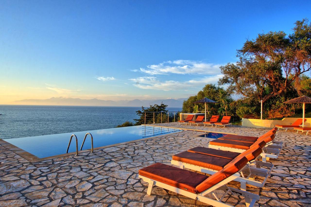 Beachfront Villa Seasun By Posarellivillas Ájosz Szpirídonasz Kültér fotó
