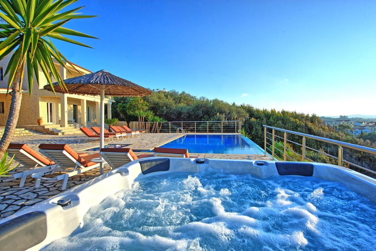 Beachfront Villa Seasun By Posarellivillas Ájosz Szpirídonasz Kültér fotó